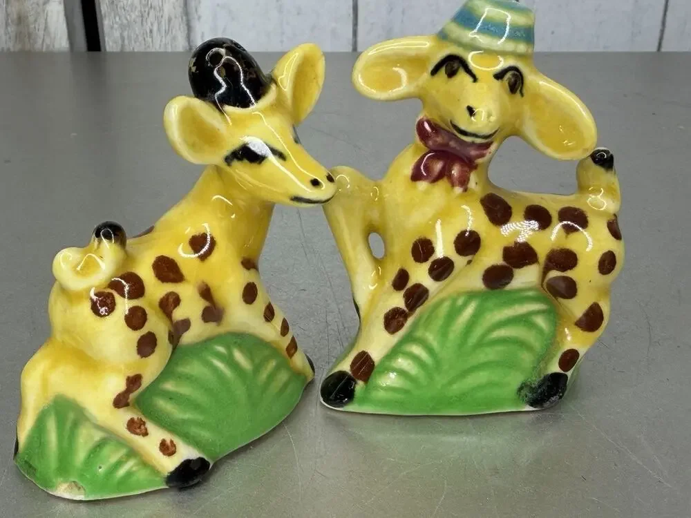 Vintage MCM Ceramic Giraffe In Hats SALT PEPPER SHAKER Kitsch ANTHROPOMORPHIC